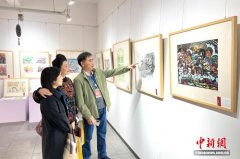 中国少儿版画四十年艺术展在渝启幕 将赴全国巡展